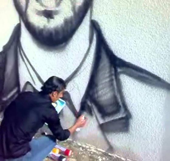  فنان تشكيلي فلسطيني يحتفي بذكرى محمود دروبش بعمل فني مبهر.. شاهد صورة رقم 4