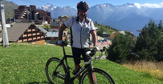 وزير على جبال الالب بدراجته الهوائية.. صور صورة رقم 3