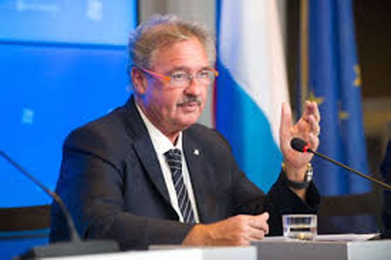 وزير على جبال الالب بدراجته الهوائية.. صور صورة رقم 5