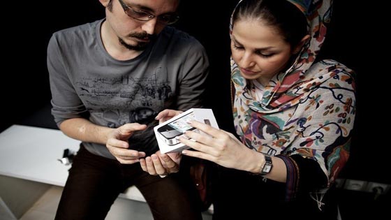 ايران ترضخ لعمليات تهريب الآيفون وتسمح باستيراده رسميا صورة رقم 2