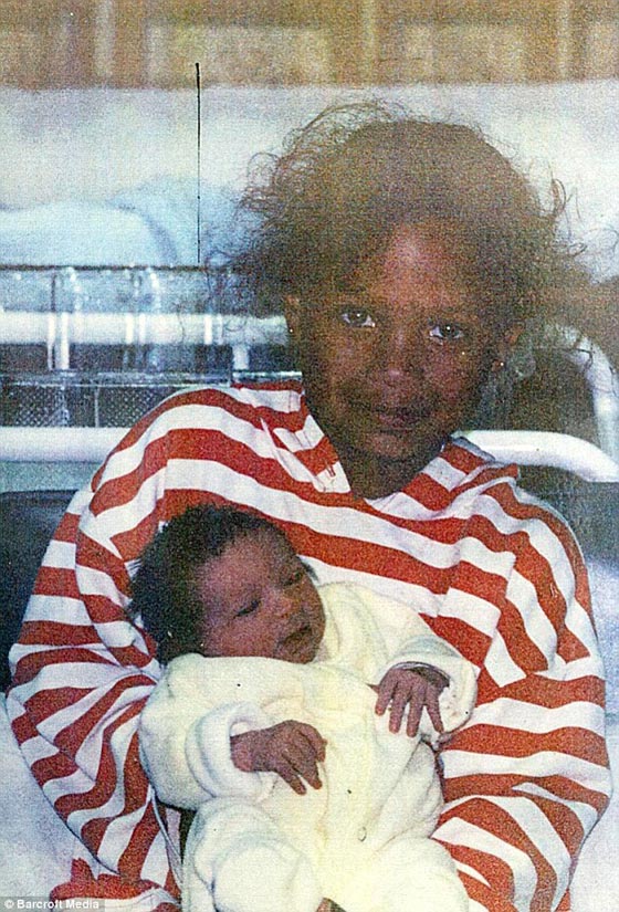 السجن 10 سنوات لامرأة اختطفت رضيعة وربتها 18 عاما كابنتها صورة رقم 13