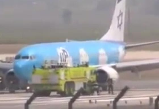 هبوط اضطراري لطائرة ركاب في بن غوريون بسبب تفكك جزء منها.. فيديو صورة رقم 2