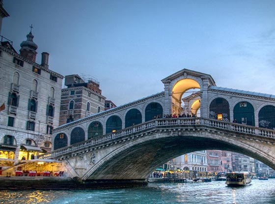 عمدة البندقية يهدد بسجن السواح المشاغبين بعدما طفح الكيل!! صورة رقم 5