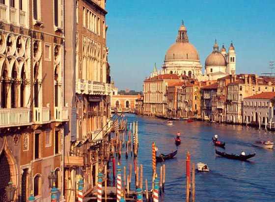 عمدة البندقية يهدد بسجن السواح المشاغبين بعدما طفح الكيل!! صورة رقم 6