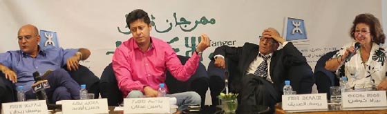 الروائي يوسف زيدان يتعرض لموقف محرج لاصراره على التدخين خلال ندوة صورة رقم 1