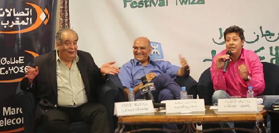 الروائي يوسف زيدان يتعرض لموقف محرج لاصراره على التدخين خلال ندوة صورة رقم 2