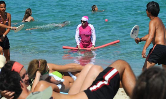 منع الفرنسيين للباس البحر الاسلامي يثير حفيظة العلمانيين صورة رقم 1