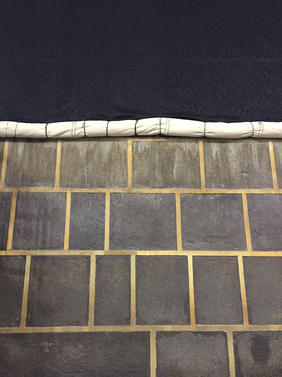 رئاسة الحرم تحمي كسوة الكعبة على طريقتها الخاصة صورة رقم 2