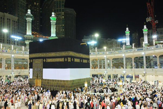 رئاسة الحرم تحمي كسوة الكعبة على طريقتها الخاصة صورة رقم 5