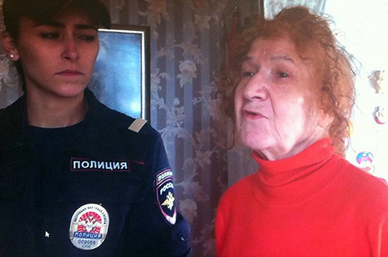 ريّا الروسية تنُوّم صديقتها العجوز.. تقطع راسها بمنشار وتطهوه!! صورة رقم 11