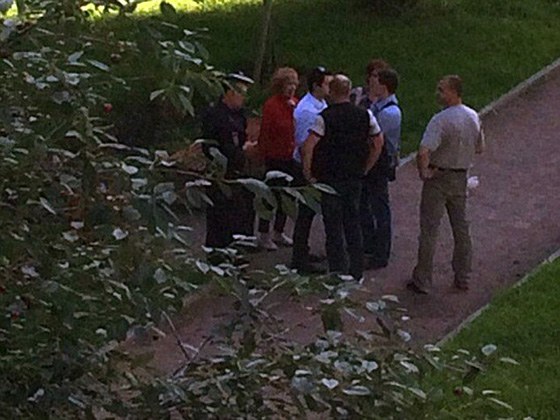 ريّا الروسية تنُوّم صديقتها العجوز.. تقطع راسها بمنشار وتطهوه!! صورة رقم 13