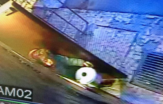 ريّا الروسية تنُوّم صديقتها العجوز.. تقطع راسها بمنشار وتطهوه!! صورة رقم 14