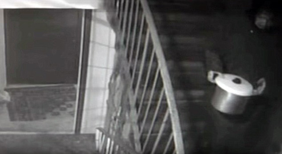 ريّا الروسية تنُوّم صديقتها العجوز.. تقطع راسها بمنشار وتطهوه!! صورة رقم 16