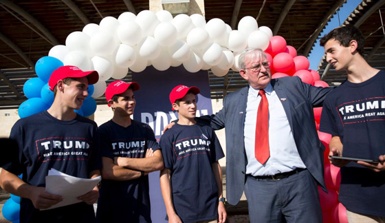 امريكيون يرفعون شعار: ترامب مصلحة اسرائيلية!! صورة رقم 3