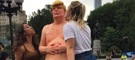 تمثال دونالد ترامب كما ولدته امه يثير الدهشة في حدائق عامة بامريكا! صورة رقم 1