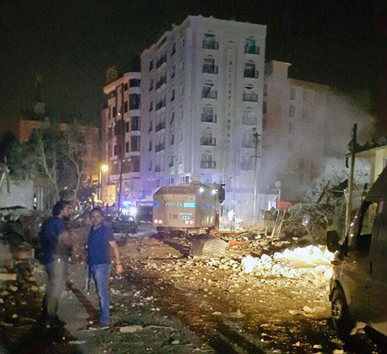 فيديو مثير.. انفجار بالقرب من قاعة افراح في تركيا يزعزع اركانها صورة رقم 7