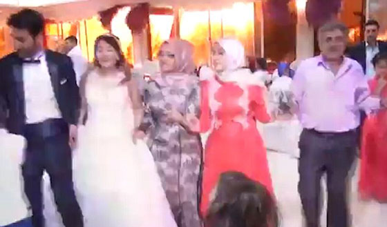 فيديو مثير.. انفجار بالقرب من قاعة افراح في تركيا يزعزع اركانها صورة رقم 2