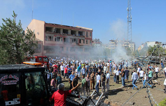 فيديو مثير.. انفجار بالقرب من قاعة افراح في تركيا يزعزع اركانها صورة رقم 3