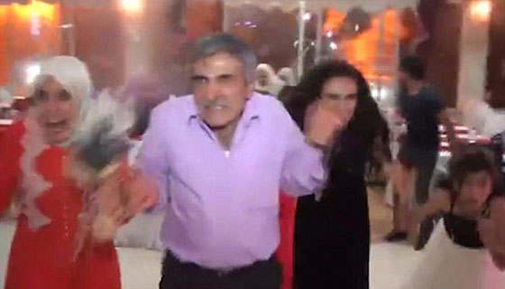 فيديو مثير.. انفجار بالقرب من قاعة افراح في تركيا يزعزع اركانها صورة رقم 5