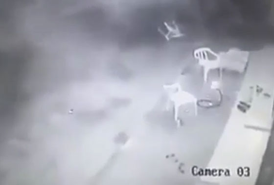 فيديو مروع.. جنود الاحتلال الهمجيون يلقون قنبلة على شبان فلسطينيين صورة رقم 8