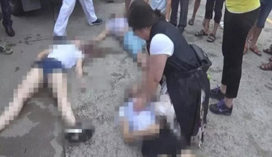  فتاة ترتكب خطأ اثناء تعلم القيادة فتقتل نفسها ووالدها وصديقها.. فيديو صورة رقم 2