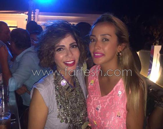 منى زكي تتخلى عن شعرها وتظهر بلوك جديد.. صور صورة رقم 1