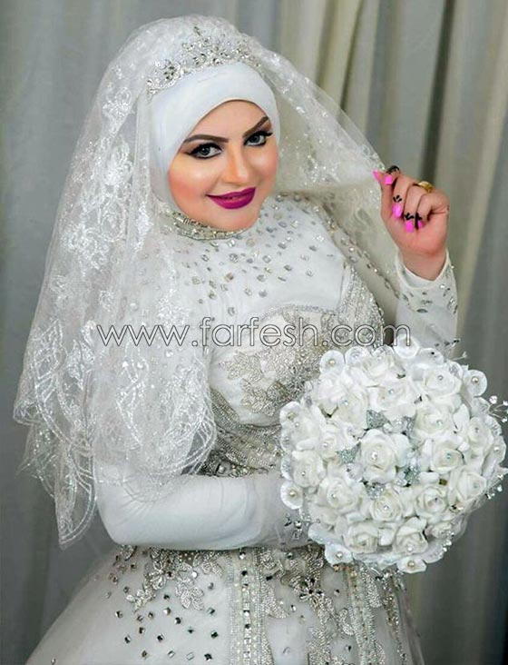 صور اجمل 25 فستان زفاف ارتدته النجمات بين الجريء والكلاسيكي صورة رقم 24
