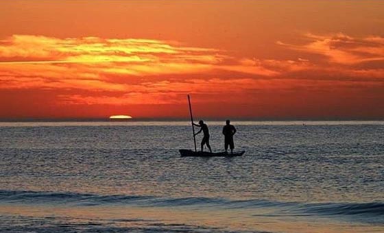 صور شباب القطاع يباغتون غزة وشواطئها بهواتفهم الجوالة صورة رقم 6