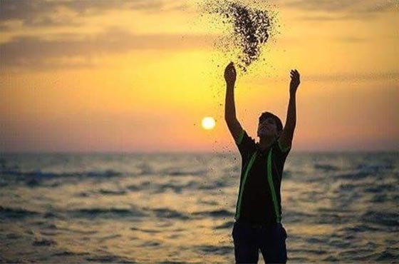 صور شباب القطاع يباغتون غزة وشواطئها بهواتفهم الجوالة صورة رقم 7