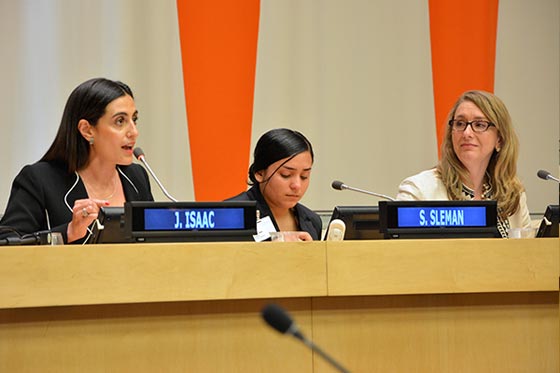 محامية مصرية تجوب العالم لاطلاعه على معانيات ضحايا الدواعش صورة رقم 14