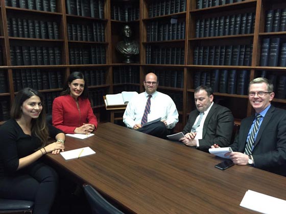 محامية مصرية تجوب العالم لاطلاعه على معانيات ضحايا الدواعش صورة رقم 6