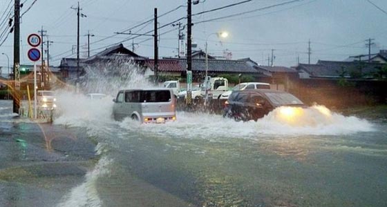 اعصاران يطرقان ابواب اليابان بقوة هائلة صورة رقم 9