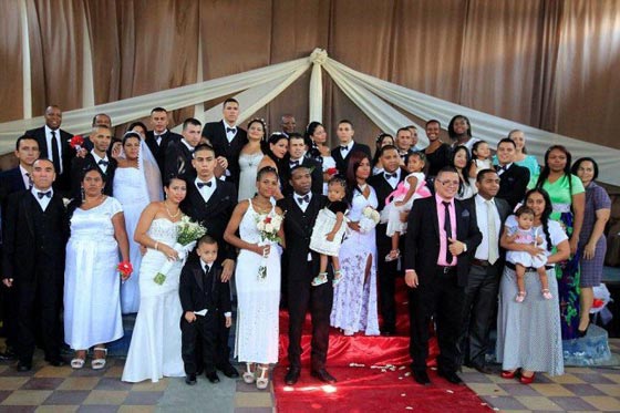 زواج جماعي يجمع 17 سجينا خطيرا بحبيباتهم في كولومبيا.. صور صورة رقم 1