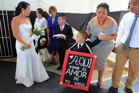 زواج جماعي يجمع 17 سجينا خطيرا بحبيباتهم في كولومبيا.. صور صورة رقم 5