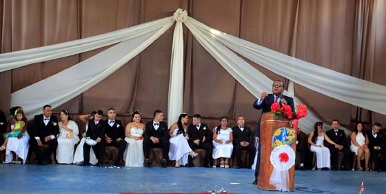 زواج جماعي يجمع 17 سجينا خطيرا بحبيباتهم في كولومبيا.. صور صورة رقم 6