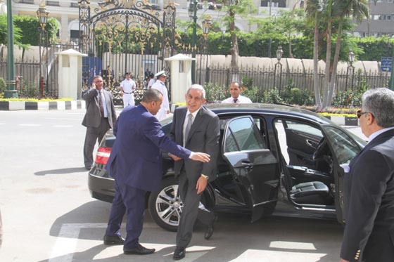 وزراء مصر.. سيارات فارهة وقصور من رخام والشعب مطالب بشد الحزام  صورة رقم 5