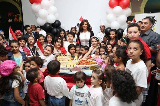 صور أشيك وزيرة عربية: نبيلة مكرم وزيرة الهجرة المصرية  صورة رقم 3