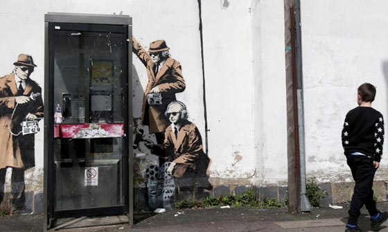 من دمر جدارية كشك التجسس لفنان جداريات الشوارع بانكسي؟! صورة رقم 1