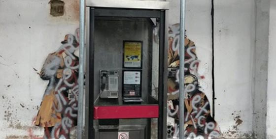 من دمر جدارية كشك التجسس لفنان جداريات الشوارع بانكسي؟! صورة رقم 2