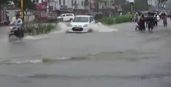 فيضانات الهند تخلف اكثر  من اربعين قتيلا.. وتشرد  مئات الالاف صورة رقم 3