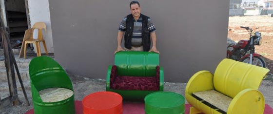 عقل مبدع.. حداد سوري يحول البراميل الفارغة الى اثاثات فارهة!! صورة رقم 1