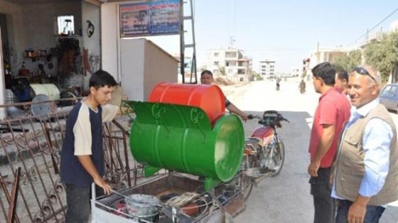 عقل مبدع.. حداد سوري يحول البراميل الفارغة الى اثاثات فارهة!! صورة رقم 4