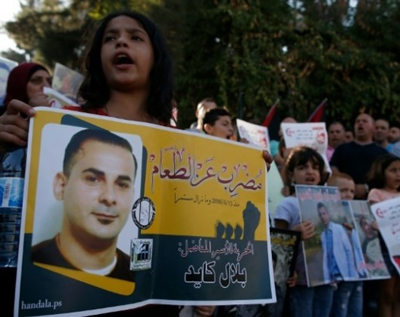 المعدة الفلسطينية الخاوية تتنصر على السجان الاسرائيلي صورة رقم 6