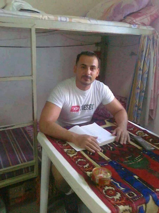 المعدة الفلسطينية الخاوية تتنصر على السجان الاسرائيلي صورة رقم 3