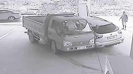 دهس، اصطدام وشبه كارثة.. جراء قيادة متهورة صورة رقم 1