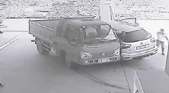 دهس، اصطدام وشبه كارثة.. جراء قيادة متهورة صورة رقم 3