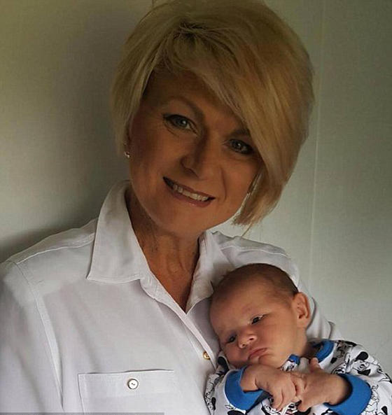 صور جدة تلد حفيدها بدلا من ابنتها المصابة بالسرطان صورة رقم 15 صور جدة تلد حفيدها بدلا من ابنتها المصابة بالسرطان صورة رقم 15