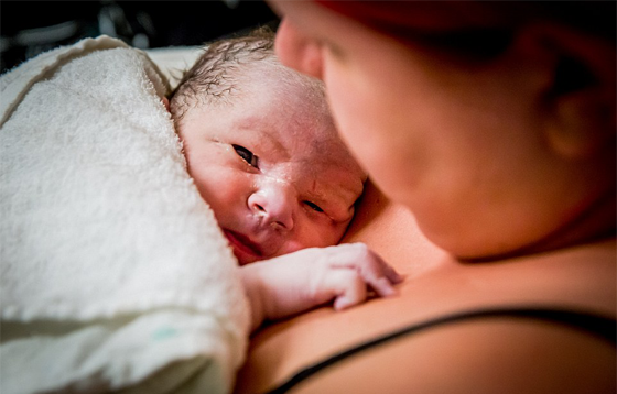 صور جدة تلد حفيدها بدلا من ابنتها المصابة بالسرطان صورة رقم 11 صور جدة تلد حفيدها بدلا من ابنتها المصابة بالسرطان صورة رقم 11