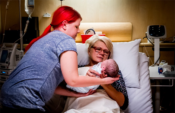 صور جدة تلد حفيدها بدلا من ابنتها المصابة بالسرطان صورة رقم 8 صور جدة تلد حفيدها بدلا من ابنتها المصابة بالسرطان صورة رقم 8