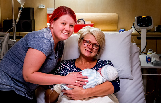 صور جدة تلد حفيدها بدلا من ابنتها المصابة بالسرطان صورة رقم 9 صور جدة تلد حفيدها بدلا من ابنتها المصابة بالسرطان صورة رقم 9